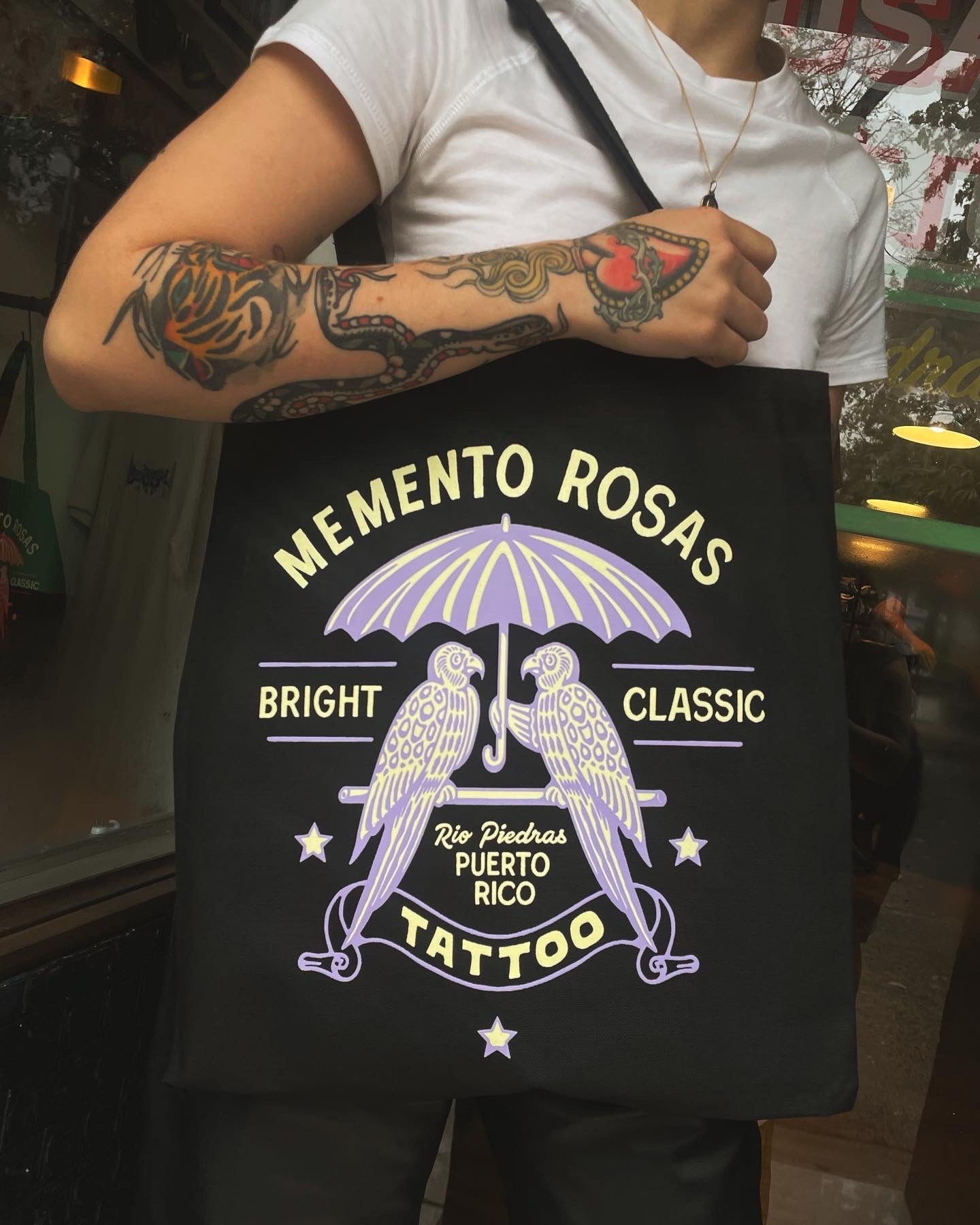 Memento Rosas Tote