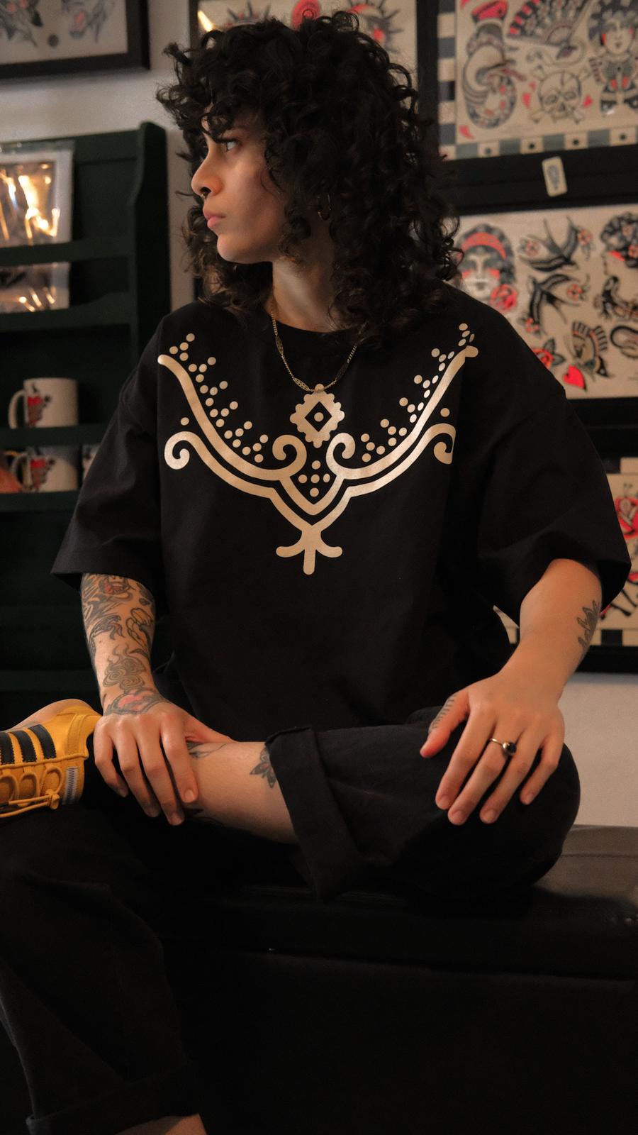 Kivs Ornamental Collar Tee